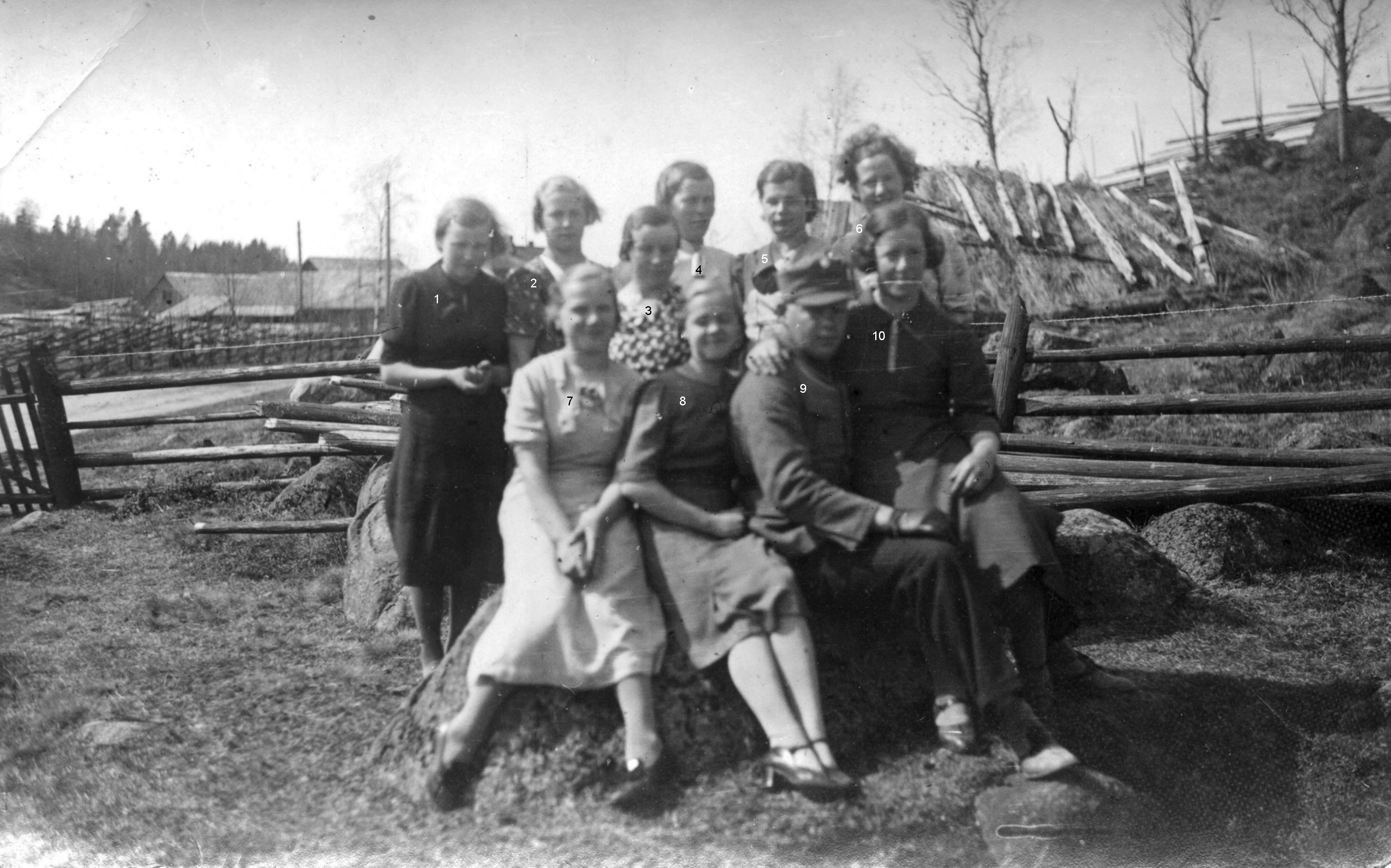 1939_Rautanen_Äitienpäivänä Pyssykalliolla_num.jpg