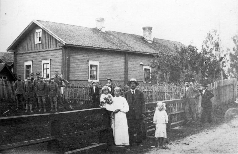 Jooseppi ja Olga Sirkiä ovat aiemmin asuneet Muurilassa. Kuva on Muurilasta.